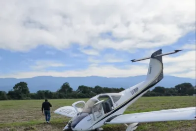 Aterrizaje de emergencia: una avioneta cayó de punta en un descampado de Yerba Buena