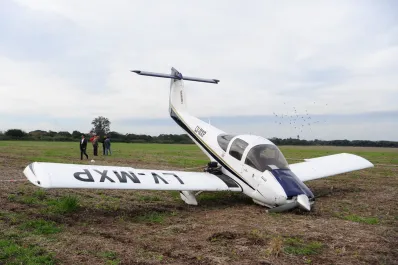Aterrizaje de emergencia: una avioneta cayó de punta en un descampado de Yerba Buena
