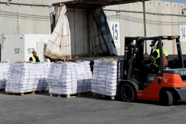 A punta de fusil, saquean insumos médicos en Gaza