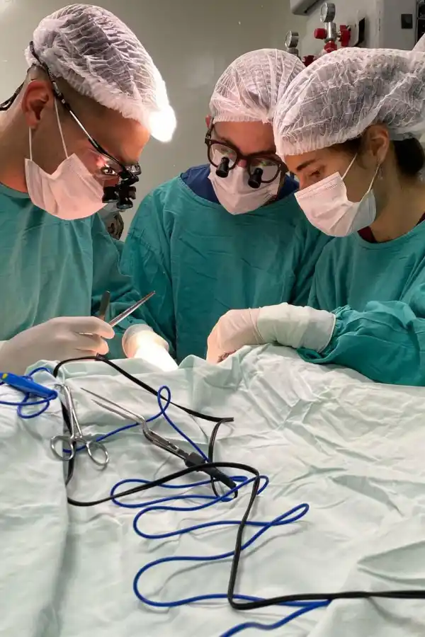 El jugador de Los Tarcos que combina guardias médicas con partidos de hockey