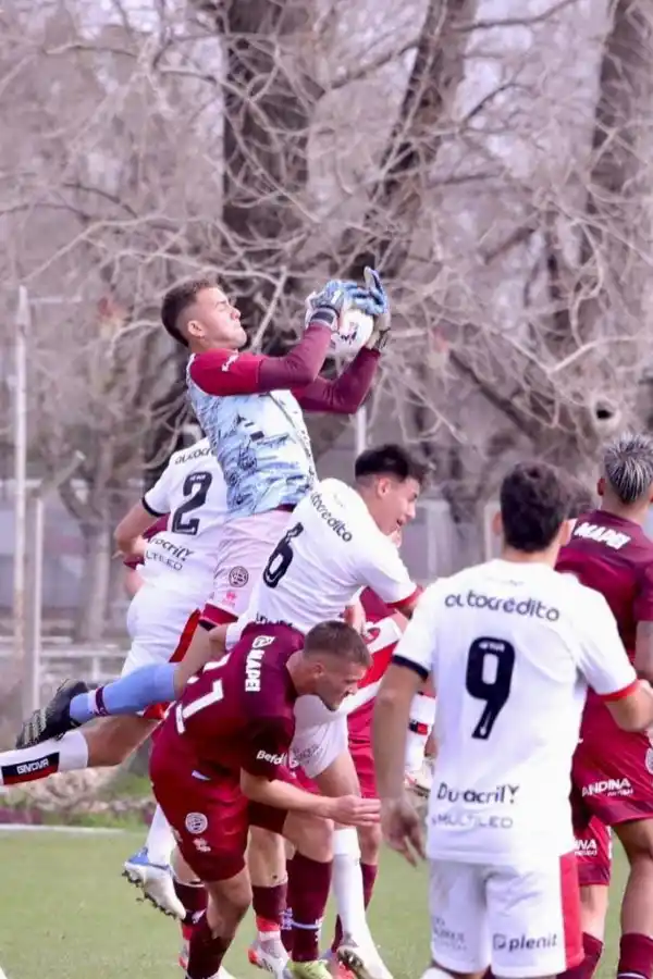 Patricio Albornoz llegó a Lanús después de un breve paso por San Martín.