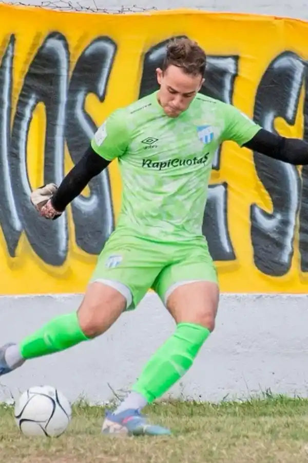 Se inició en San Martín, creció en Lanús y sueña con debutar en Atlético Tucumán