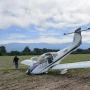 Aterrizaje de emergencia: una avioneta cayó de punta en un descampado de Yerba Buena