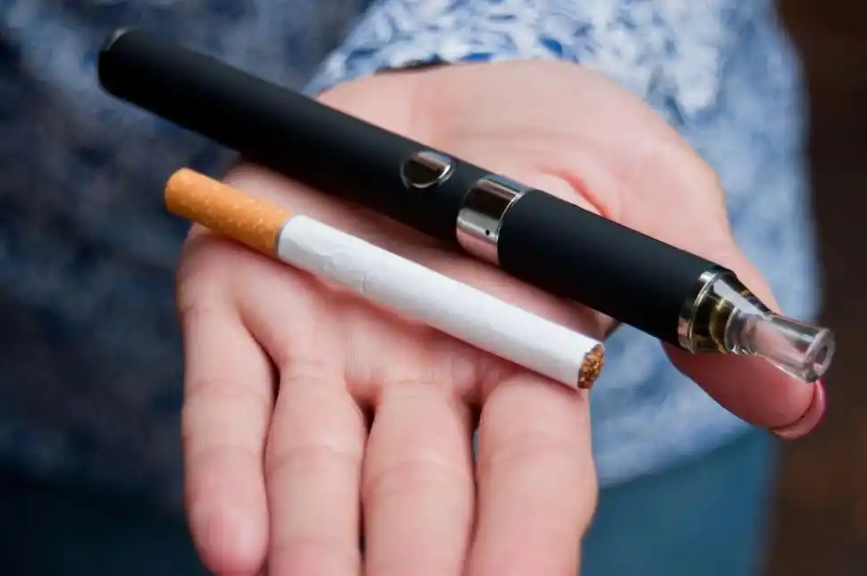 ¿MENOS DAÑINO?. El vaper daña igual o más que el cigarrillo común.