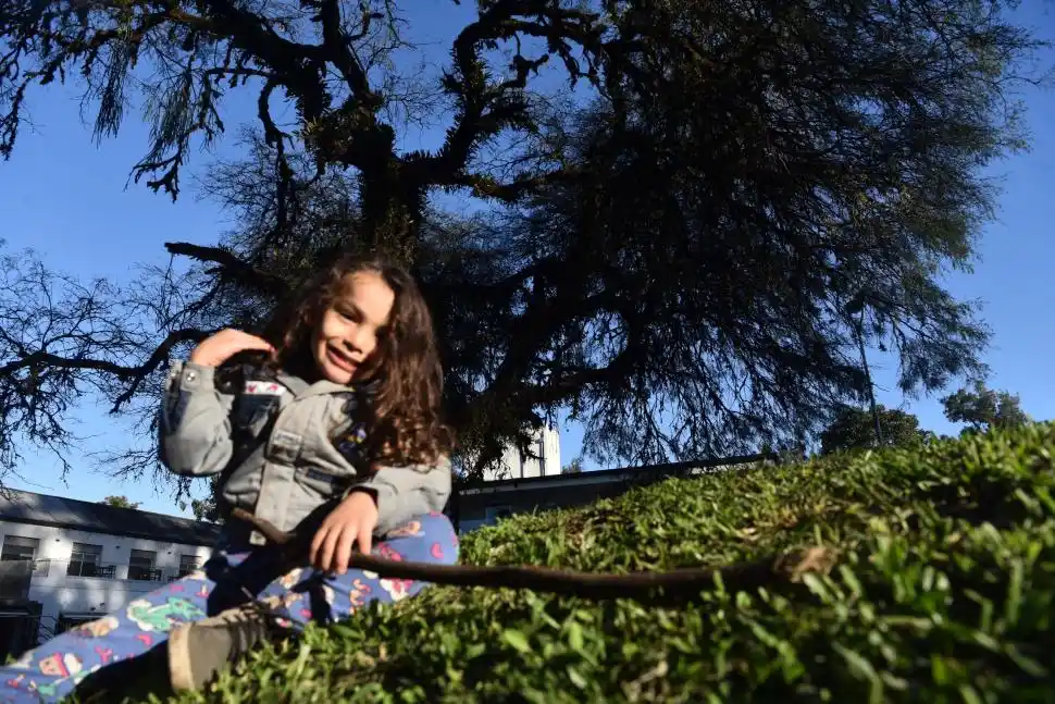 LIBRE Y FELIZ. Limay ama su pelo largo enrulado; desde que nació no se lo cortaron nunca.