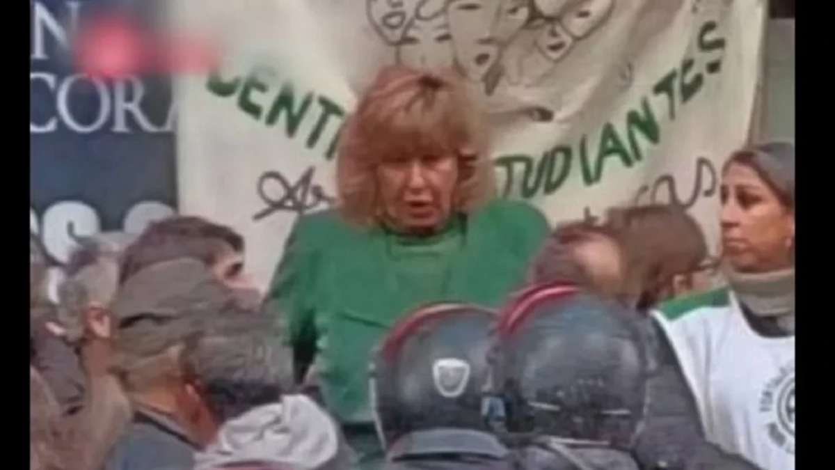 Buenos Aires: la Policía aplicó el protocolo antipiquetes contra los actores que realizaban un abrazo al Instituto Nacional del Teatro