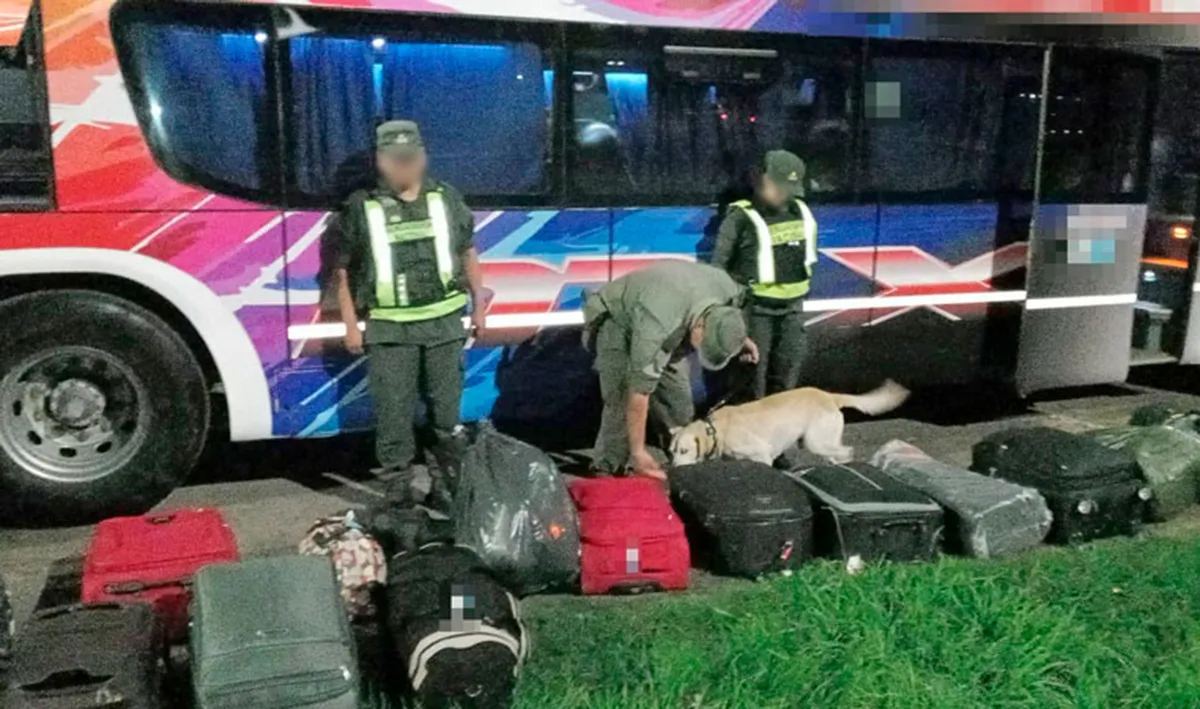 Los micros, un viejo y cambiante mecanismo para transportar drogas