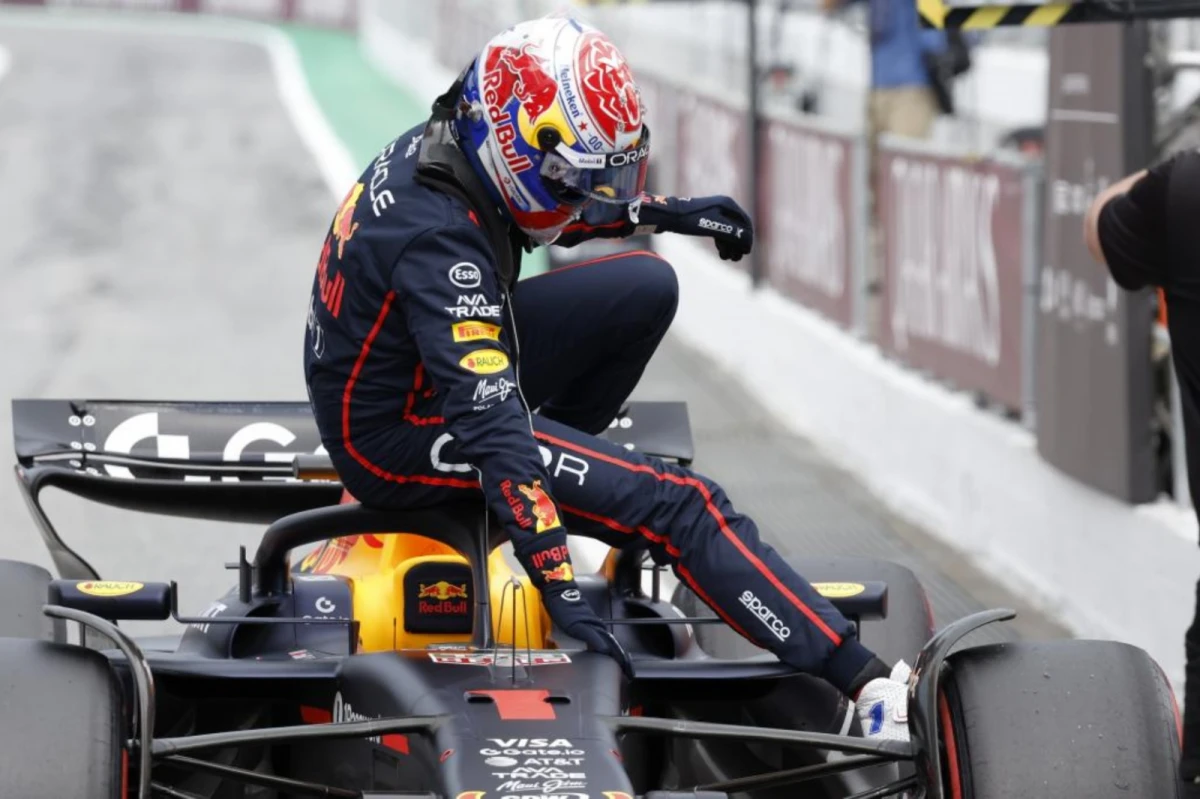Verstappen fue sancionado en España: choque con Russell, insultos y décimo lugar final