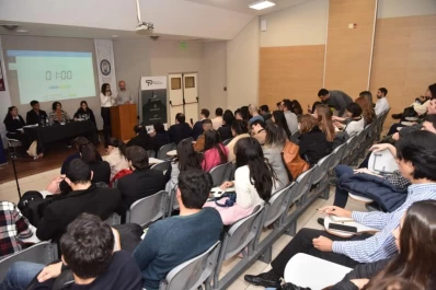 Jóvenes tucumanos debaten sobre la Argentina en la Facultad de Derecho