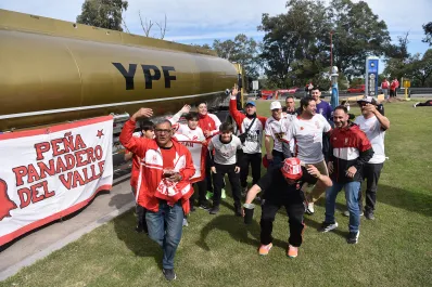 De San Juan a Santiago del Estero: el viaje exprés de la Peña Panadero del Valle y el recuerdo de un ídolo quemero