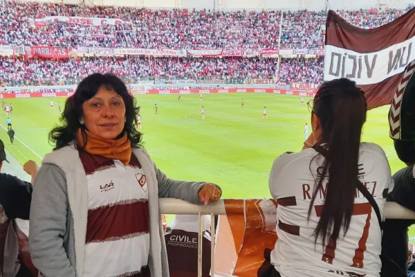 Son de Añatuya, fundaron un club llamado Platense y viajaron para alentar al Calamar en la final del Apertura
