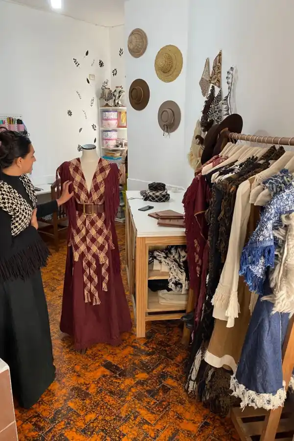 Moda con identidad: en busca de un tejido que sea como un gesto colectivo