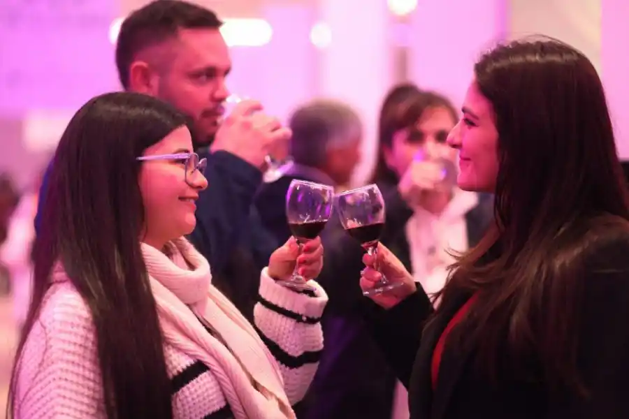 BRINDIS. El malbec encabeza la lista de los favoritos de la juventud.