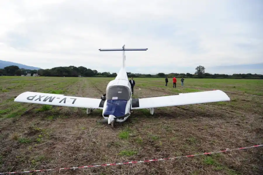 RESGUARDADA. La avioneta color blanca y azul, Tomahawk II, será sometida a diferentes peritajes desde hoy.
