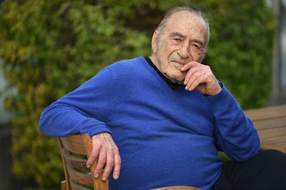 AÑORANZAS. “Todas lasnoches sueño con Tucumán; a veces con un patio en la calle Alberdi en que nací o conun árbol. Siempre hay un detalle tucumano en mi mundo onírico”, dijo.