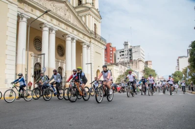Más de 700 personas pedalearon por el Banco de Alimentos