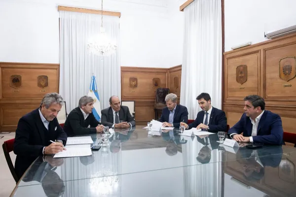 El Gobierno firmó convenios con Chubut y Entre Ríos en el marco del nuevo Régimen Simplificado de Ganancias