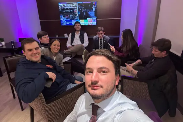 Influencers libertarios: entre la batalla cultural, la casta política y los contratos estatales