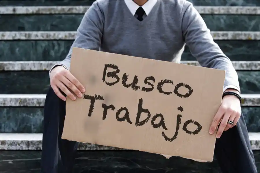 LO MÁS DIFÍCIL; ESTUDIAR Y TRABAJAR. La situación es especialmente compleja para quienes necesitan generar ingresos para sostener su educación. / ARCHIVO