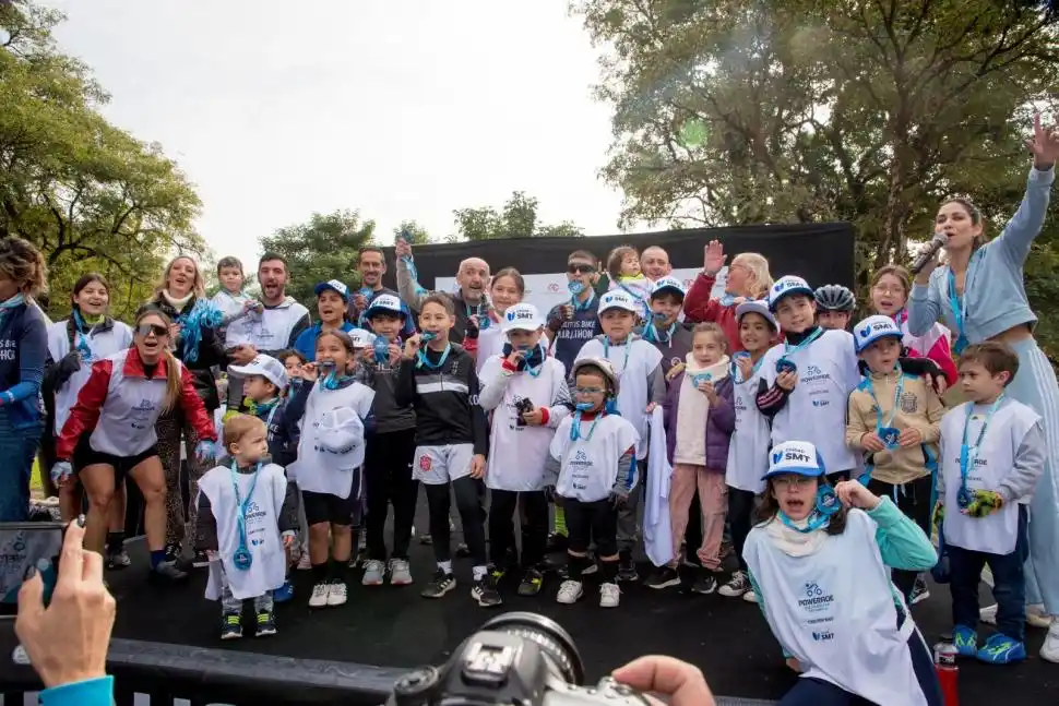 MISIÓN CUMPLIDA. Quienes terminaron recibieron medallas celestes.