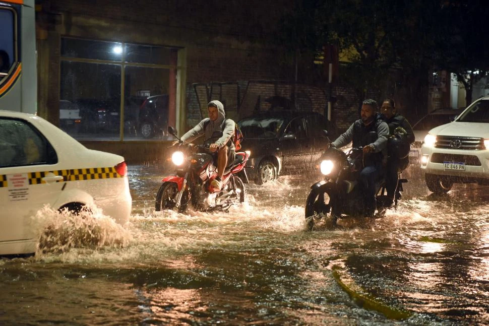 EN 2022. Las inundaciones registradas tres años atrás en San Miguel de Tucumán fueron mencionadas como ejemplo por los expertos en el informe. la gaceta / foto de DIEGO ARáOZ