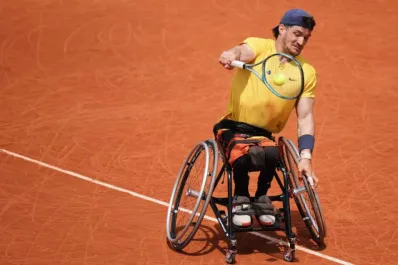 Buen debut de Fernández en Roland Garros