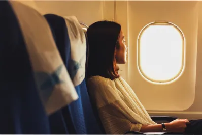 El detalle que te hará reconsiderar elegir el asiento de la ventanilla en el avión