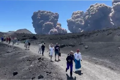 Alerta mundial: el volcán más activo entró en erupción tras cuatro años de calma