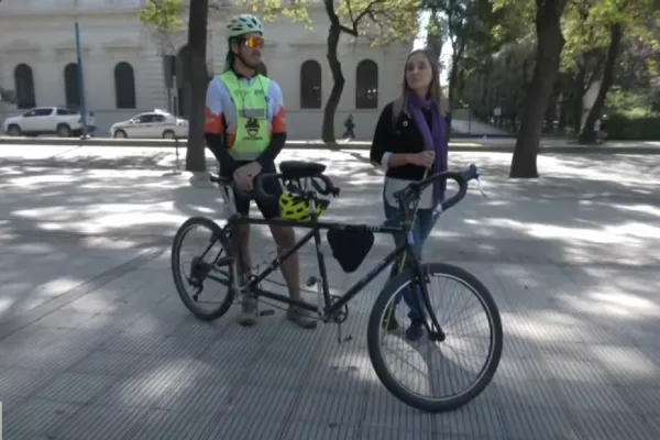 “Nos cambió la vida”: en el Día de la Bicicleta, la inspiradora historia detrás de la bici tándem