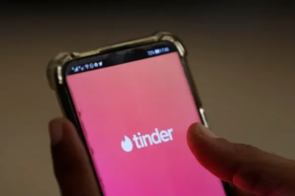 600x400_polmica-por-el-nuevo-filtro-tinder-habilito-filtro-altura-exclusivo-para-cuentas-premium-reavivo-discusion-sobre-estandares-fisicos-apps-citas-1086250-140155.webp