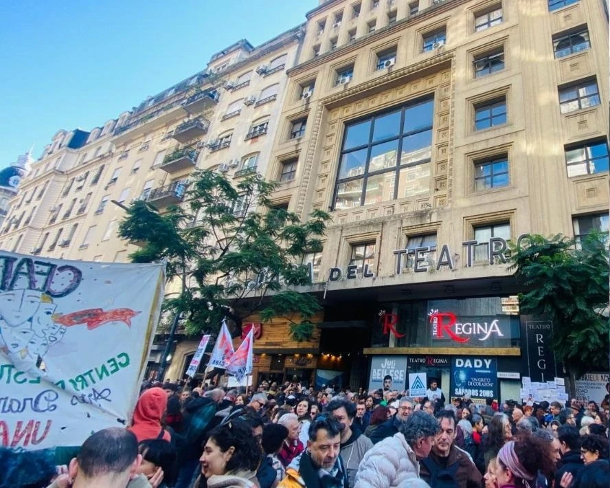 RECLAMO. El domingo en Buenos Aires los teatristas se movilizaron.