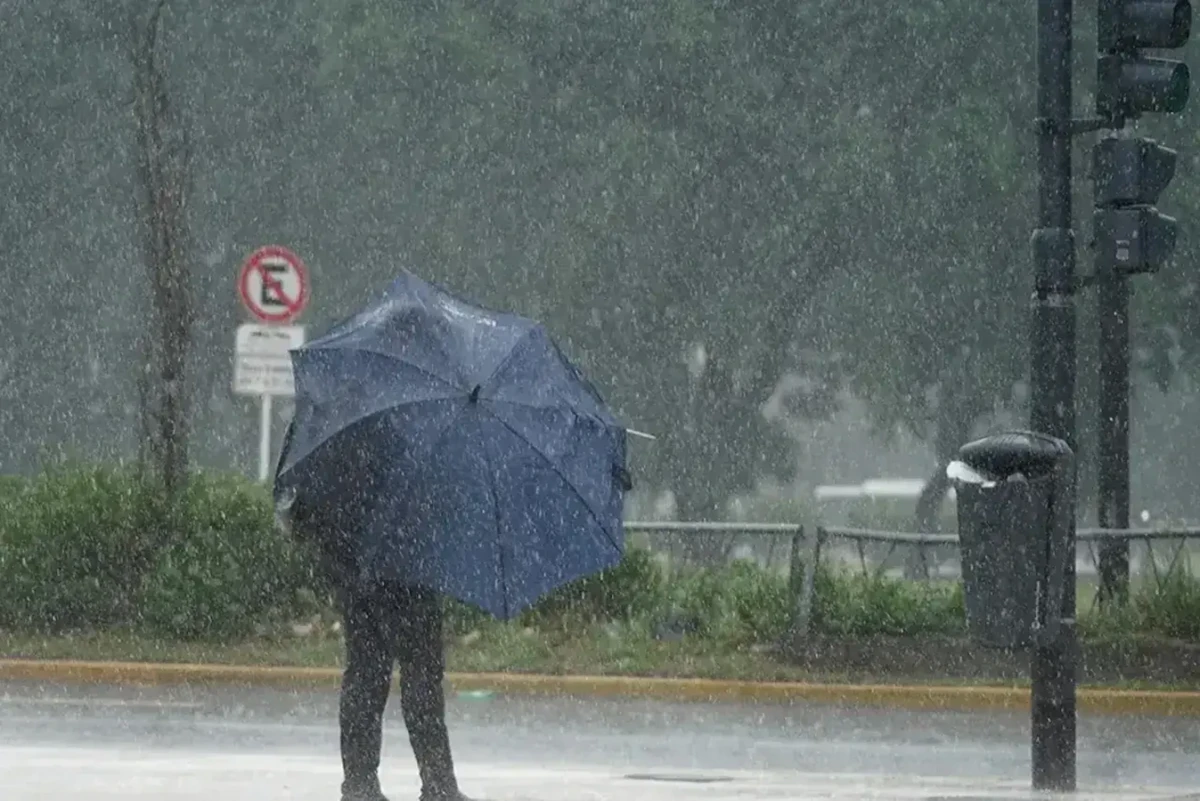 Rige una alerta por tormentas y fuertes vientos en algunas zonas del país
