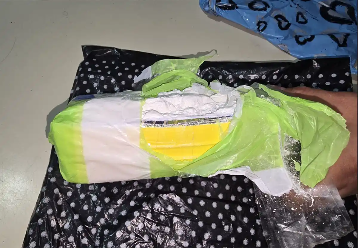 LA PRUEBA. El pan de cocaína secuestrado pesó poco más de un kilo.