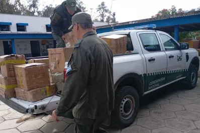 Gendarmes entregan donaciones a la Escuela Provincial N° 277 en Tucumán