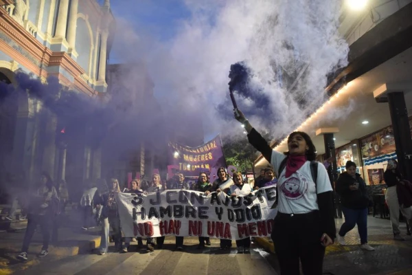 La crítica al ajuste de Nación acaparó la marcha de mujeres