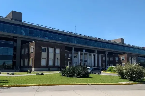 El conflicto en salud se profundiza: residentes del Hospital Posadas se unen al reclamo salarial