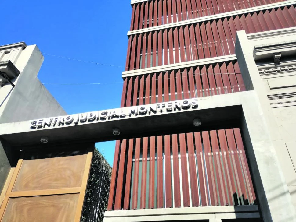 Incitó a su hermana a herir a una adolescente