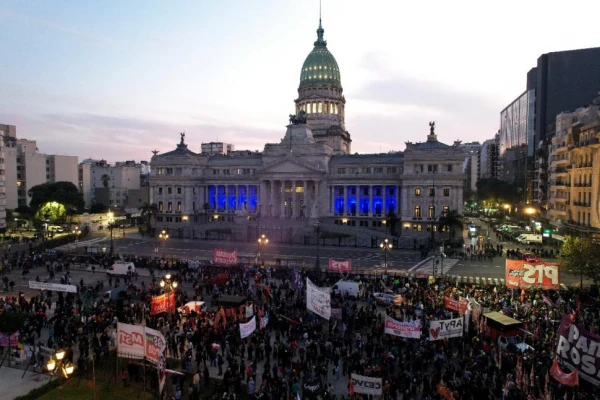 Mujeres y jubilados, unidos contra Milei
