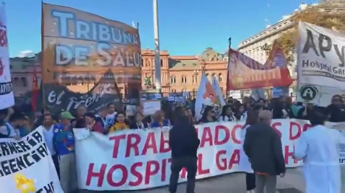 Profesionales del Hospital Garrahan marchan por condiciones dignas
