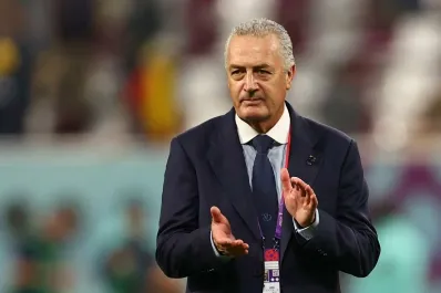 La llamativa frase que Alfaro escribió en el vestuario de Paraguay antes del triunfo sobre Uruguay