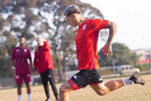 Le cuesta sumar minutos en San Martín de Tucumán, pero su refugio está lejos de las canchas