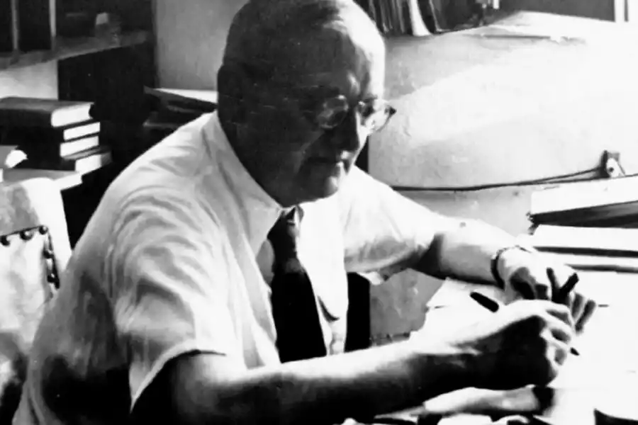 EN LA UNIVERSIDAD. Würschmidt, en plena tarea.