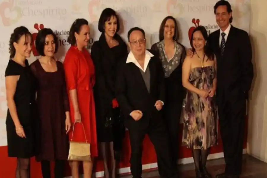 ¿Quiénes son y a qué se dedican los hijos de Chespirito?