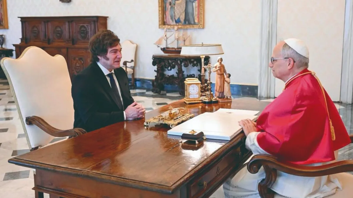 ENCUENTRO GEOPOLÍTICO. El papa León XIV recibió al presidente Javier Milei en la Biblioteca Pontificia del Vaticano. 