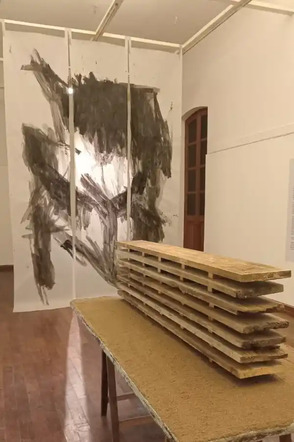 EDIFICIO INCONCLUSO. Una referencia a la construcción en San Javier.