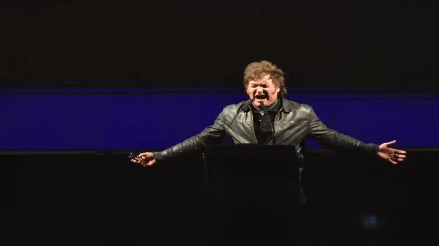 Los periodistas celebran su día bajo una tormenta de agravios