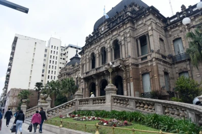 Retoques en  la Casa de Gobierno antes del 9 de Julio