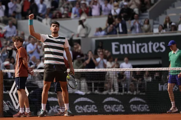 Final de Roland Garros: en un partidazo, Alcaraz levantó dos sets ante Sinner