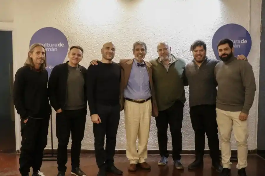 EL EQUIPO. Guillermo Montilla (director residente), Sebastián Fernández (productor ejecutivo-Fundae), Gastón Marioni (autor y director), Ricardo Podazza (protagonista), Andrés D´Andrea (Ente Cultural), Jorge Barnichea y Juan Logusso (ambos productores de Fundae).