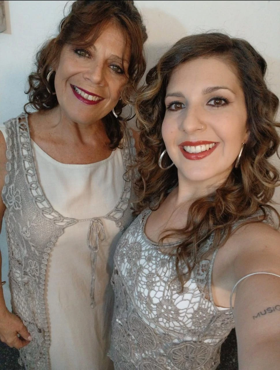 DE LA CASA AL ESCENARIO. Maru de Chazal y Batiah Adler de Chazal compartirán su pasión por el canto en el Centro Virla.